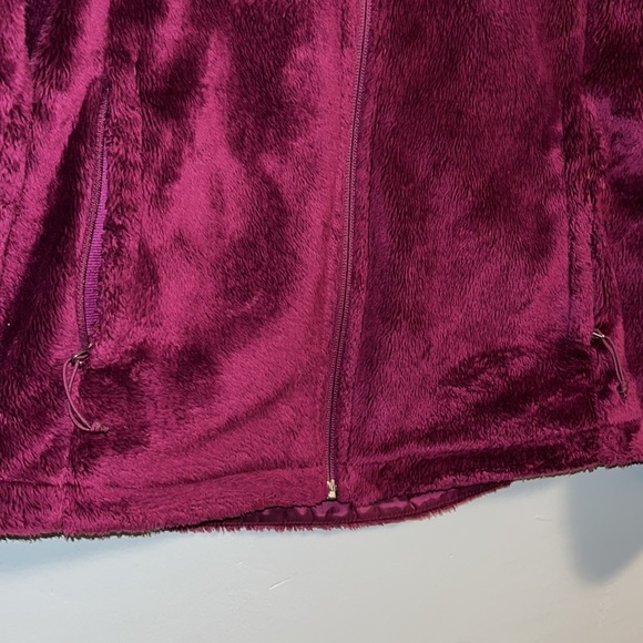 Northface Dark Fuchsia/Purple Osito Jacket. - Picture 4 of 10